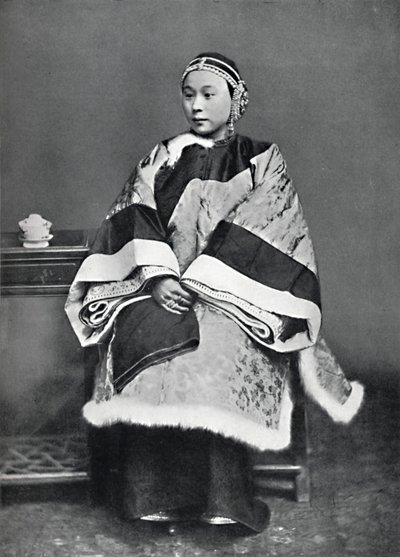 Chińska dama wysokiej rangi w pełnym stroju, 1902 autorstwa Unbekannt