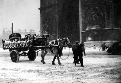 Wóz z rzadkim węglem, okupowany Paryż, styczeń 1941 autorstwa Unbekannt
