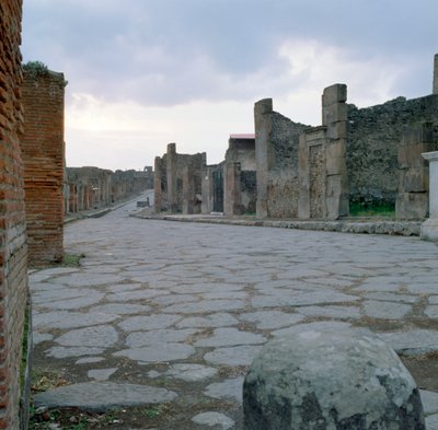 Brukowana rzymska droga w Pompejach we Włoszech autorstwa Unbekannt