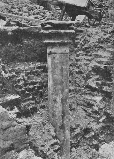 Kolumna sali Blackfriars Priory, City of London, 1906 autorstwa Unbekannt
