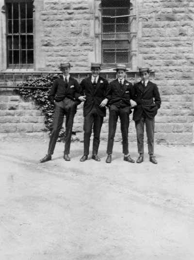 Grupa uczniów lub studentów, ok. 1900- ok. 1930 autorstwa Unbekannt