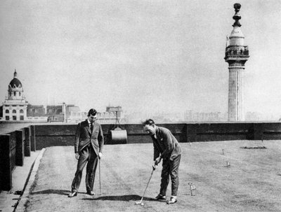 Putting green na dachu Adelaide House, niedaleko London Bridge, Londyn, 1926-1927 autorstwa Unbekannt