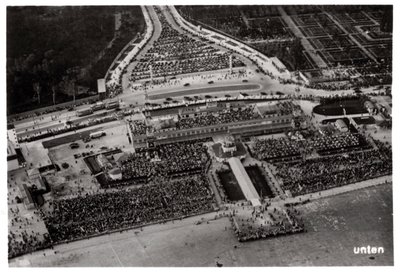 Widok z lotu ptaka na lotnisko Berlin Tempelhof, Niemcy, z Zeppelina, c1931 1933 autorstwa Unbekannt