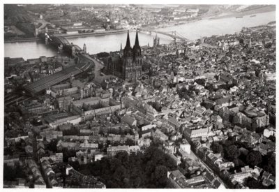Widok z lotu ptaka na Kolonię, Nadrenia Północna-Westfalia, Niemcy, z Zeppelina, c1931 1933 autorstwa Unbekannt