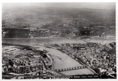 Widok z lotu ptaka Koblencji, Nadrenia-Palantynat, Niemcy, z Zeppelina, c1931 1933 autorstwa Unbekannt
