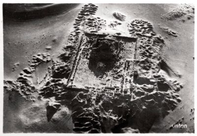 Widok z lotu ptaka na wykopaliska archeologiczne w pobliżu Sakkary, Egipt, 1931 1933 autorstwa Unbekannt