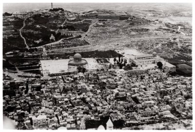 Widok z lotu ptaka na Meczet Omara, Jerozolima, Palestyna, z Zeppelina, 1931 1933 autorstwa Unbekannt
