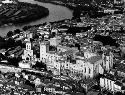 Widok z lotu ptaka na Pałac Papieży (1335-1355) i katedrę Notre Dame des Doms (Notre-Dame-des-Doms) (XII wiek). Awinion, Vaucluse autorstwa Unbekannt