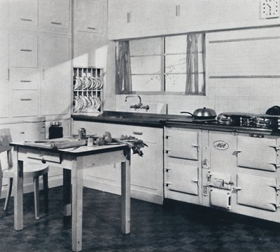 Aga Heat Ltd. Model F Aga Cooker dla dużego domu wykończony w czarno-kremowej szklistej emalii autorstwa Unbekannt