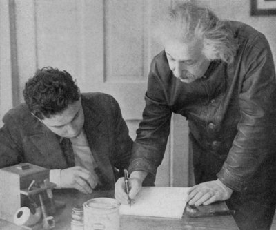 Albert Einstein, niemiecko-szwajcarsko-amerykański matematyk i fizyk, ze studentem autorstwa Unbekannt
