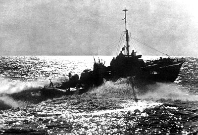 Sprzymierzony kuter torpedowy na patrolu u wybrzeży Francji, 1944 r. autorstwa Unbekannt