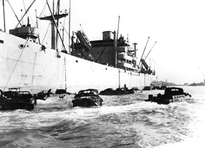 Amerykańskie pojazdy amfibie, Le Havre, Francja, 1944 autorstwa Unbekannt