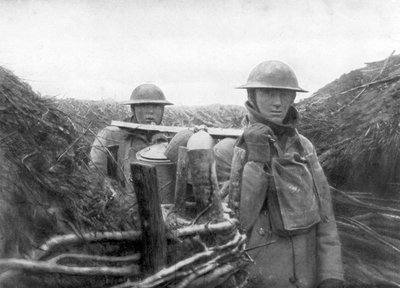 Wojska amerykańskie na froncie dostarczające zupę swoim towarzyszom, 1917-1918 autorstwa Unbekannt