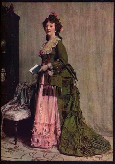Popołudniowa sukienka z zielonego i różowego jedwabiu. Bardzo typowy dla trybów między 1868 a 1878, c1913 autorstwa Unbekannt