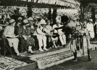W Suva na Fidżi. Przedstawienie zęba Tabua kaszalota ...1927, 1937. autorstwa Unbekannt