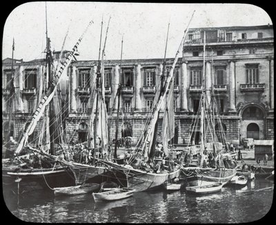 Na nabrzeżu, port w Mesynie, Sycylia, Włochy, koniec XIX lub początek XX wieku autorstwa Unbekannt