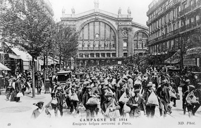 Belgowie przybywający do Paryża, 1914 autorstwa Unbekannt