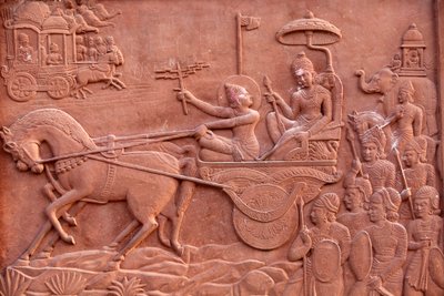 Bhagawadgita wyryta na hinduskiej świątyni: Krishna Driving Shade Arjuny Varindawan Inde autorstwa Unbekannt