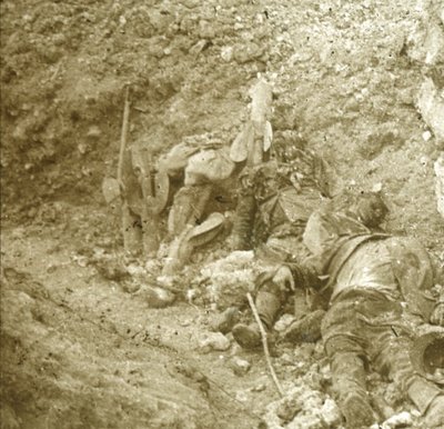 Ciało zabitego żołnierza, c1914-c1918 autorstwa Unbekannt