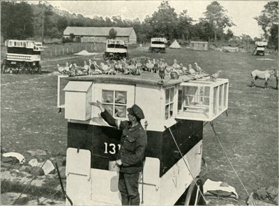 British Army Carrier Pigeons we Francji: Horse-Drawn Lofts, 1919. autorstwa Unbekannt