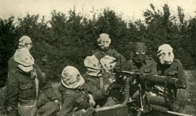 ...Brytyjska sekcja karabinów maszynowych w maskach przeciwgazowych, I wojna światowa, 1914-1918, ok.1920. autorstwa Unbekannt
