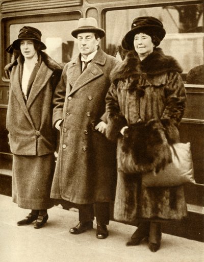 Premier Wielkiej Brytanii Stanley Baldwin z żoną i córką, Londyn, 27 stycznia 1923, 1935. autorstwa Unbekannt