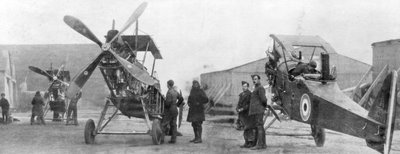 Remontowany samolot brytyjskiego Royal Flying Corps, c1916 autorstwa Unbekannt