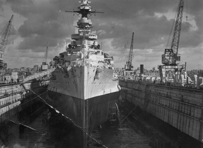 Brytyjski pancernik HMS Malaya w pływającym doku, Malta, c1937 autorstwa Unbekannt