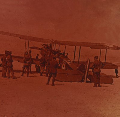 Zepsuty samolot brytyjski, c1914-c1918. autorstwa Unbekannt