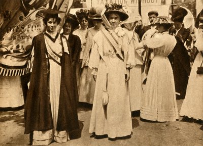 Christabel Pankhurst i Emmeline Pethick-Lawrence, Hyde Park, Londyn, 21 czerwca 1908, 1933. autorstwa Unbekannt
