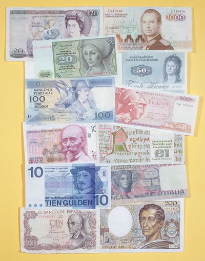 Kolekcja banknotów Europejskiego Banku z końca XX wieku (papier zadrukowany) autorstwa Unbekannt