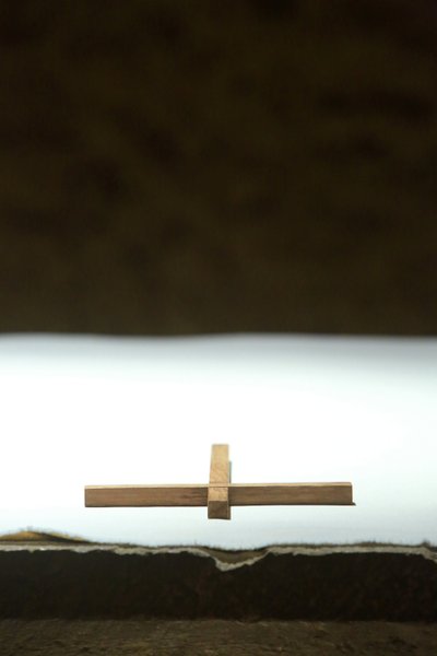 Krzyż na ołtarzu. Wspólnota Taize, Taize, Francja autorstwa Unbekannt