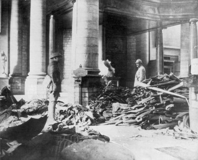 Uszkodzenie wnętrza kościoła Douai, Francja, 1918 autorstwa Unbekannt