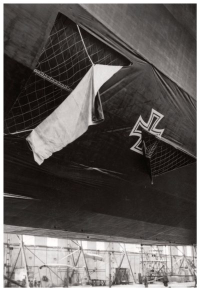 Uszkodzony sterowiec niemieckiej marynarki wojennej Zeppelin, I wojna światowa, 1914-1918 1933 autorstwa Unbekannt
