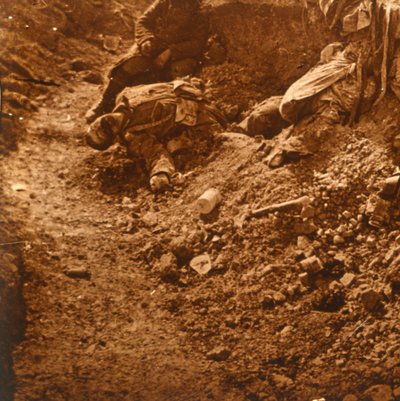 Zwłoki w okopach, Perthes, północna Francja, c1914-c1918 autorstwa Unbekannt