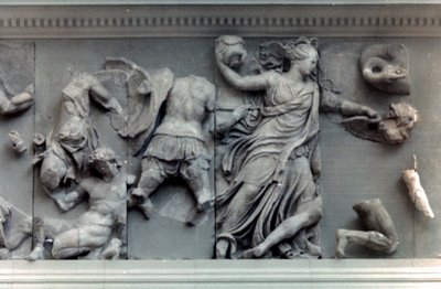 Fragment Wielkiego Fryzu Ołtarza Pergamońskiego, 180-159 pne autorstwa Unbekannt
