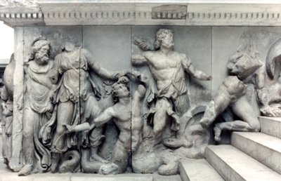 Fragment Wielkiego Fryzu Ołtarza Pergamońskiego, 180-159 pne autorstwa Unbekannt