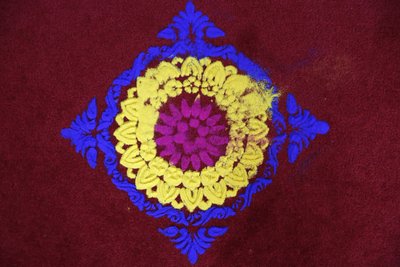 Diwali rangoli w świątyni Shirdi Sai Baby w Leicester. Zjednoczone Królestwo autorstwa Unbekannt