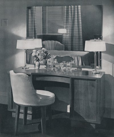 Toaletka z orzecha amerykańskiego z dopasowanym obrotowym fotelem, 1942 autorstwa Unbekannt