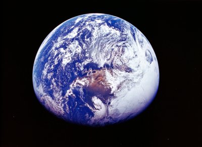 Ziemia z kosmosu, sfotografowana przez statek kosmiczny Apollo 16, 16 kwietnia 1972 autorstwa Unbekannt
