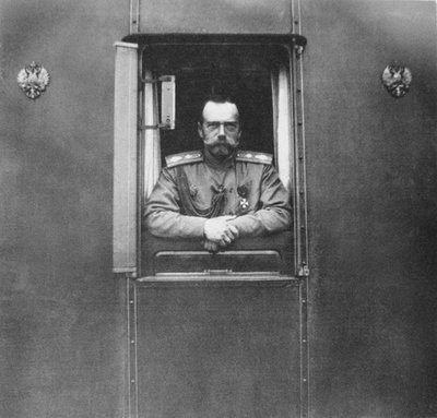 Cesarz Mikołaj II w oknie własnego wagonu, 1917 autorstwa Unbekannt