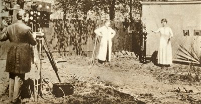Eugene Lauste rejestrujący pierwszy połączony ruchomy obraz i dźwięk, c1905, 1935. autorstwa Unbekannt