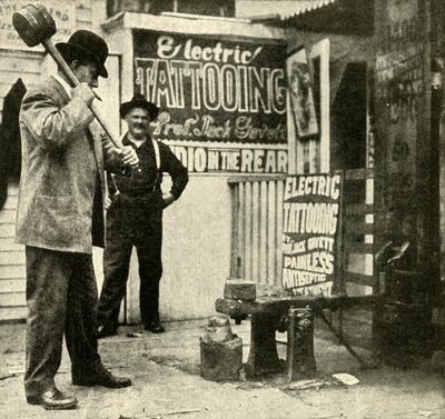 Atrakcja jarmarku, 1910. autorstwa Unbekannt