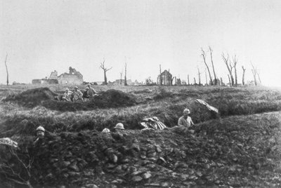 Piechota francuska zajmująca pozycje awaryjne przed zrujnowaną farmą, Pikardia, Francja, 1918 autorstwa Unbekannt