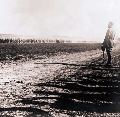 Generał Henri Gouraud mierniczy pole wojsk, c1914-c1918. autorstwa Unbekannt