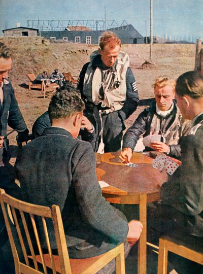 Niemieccy lotnicy po służbie, Francja, 1943 autorstwa Unbekannt