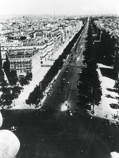 Wojska niemieckie paradujące wzdłuż Pól Elizejskich, Paryż, 14 czerwca 1940 r autorstwa Unbekannt