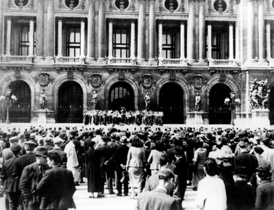 Niemiecka orkiestra wojskowa dająca koncert, okupowany Paryż, 1940-1944 autorstwa Unbekannt