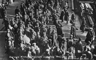 Niemieccy jeńcy wojskowi, w tym straż pruska w Southend na morzu, c1914-1915 autorstwa Unbekannt