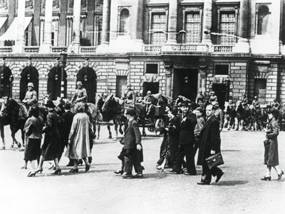 Wojska niemieckie w okupowanym Paryżu, czerwiec 1940 autorstwa Unbekannt